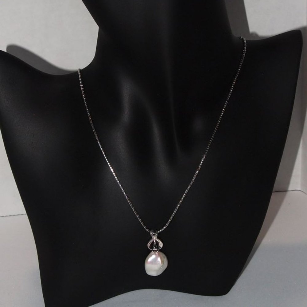 Genuine Fresh-Water Coin Pearl Pendant w/ 18 Inch .925 Sterling Silver Chain